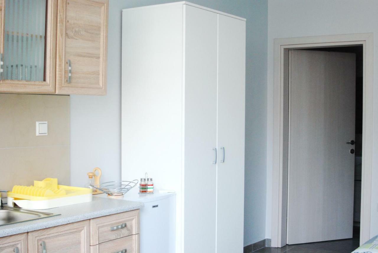 Soula'S Sunshine Green Apartment 네아 카르발리 외부 사진